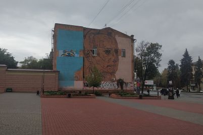 v-zaporozhe-poyavitsya-novyj-mural-na-fasade-doma-foto.jpg