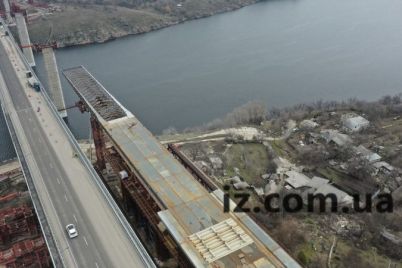 v-zaporozhe-prolet-balochnogo-mosta-nadvinuli-na-67-metrov-foto-video.jpg