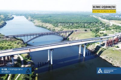 v-zaporozhe-proletnoe-stroenie-mosta-nadvinuli-eshhe-na-110-metrov-foto.jpg