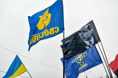 v-zaporozhe-sobirali-podpisi-za-vozvrashhenie-zvaniya-geroya-ukrainy-stepanu-bandere-fotoreportazh.jpg