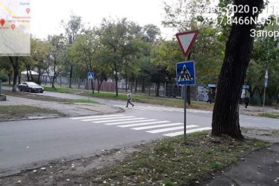 v-zaporozhe-voditeli-prodolzhayut-parkovatsya-gde-popalo.jpg