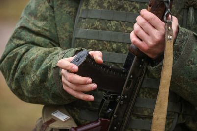 v-zaporozhskoj-oblasti-komandir-okkupantov-prostrelil-koleni-dvum-soldatam.jpg