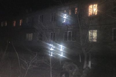 v-zaporozhskoj-oblasti-lyudej-evakuirovali-iz-goryashhego-doma.jpg