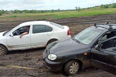 v-zaporozhskoj-oblasti-na-obuezdnoj-doroge-zastryali-60-avtomobilej.jpg