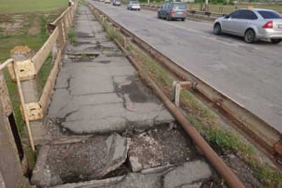 v-zaporozhskoj-oblasti-nachat-remont-mosta-k-samomu-bolshomu-selu-ukrainy.jpg