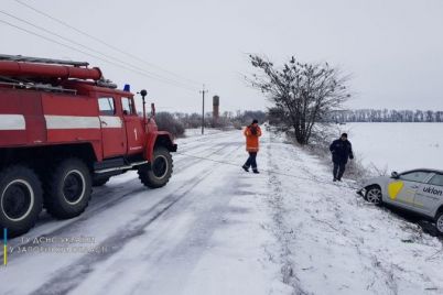 v-zaporozhskoj-oblasti-zalozhnikami-nepogody-stali-desyatki-voditelej-est-postradavshie.jpg