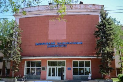 v-zaporozhskom-soczgorode-sohranilos-zdanie-edinstvennoj-v-ukraine-shkoly-giganta-foto.jpg