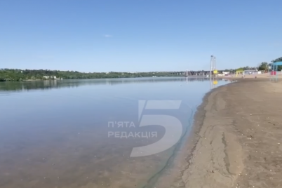 voda-v-dnipri-na-czentralnomu-plyazhi-zaporizhzhya-vidijshla-na-10-metriv-video.png