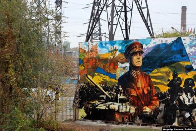 vozle-zaporozhskogo-avtovokzala-sozdali-mural-posvyashhennyj-generalu-armii-unr.jpg