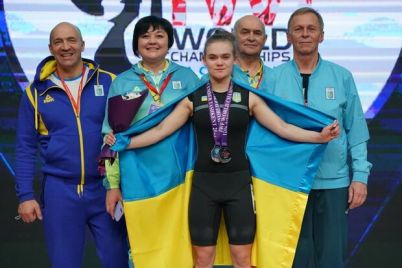 vpervye-za-8-let-zhenskaya-sbornaya-ukrainy-vyigrala-medali-na-chempionate-mira-po-tyazheloj-atletike.jpg