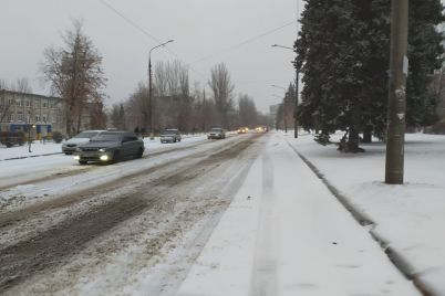 zaporozhe-zasypalo-snegom-kakaya-situacziya-na-dorogah-foto.jpg