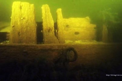 zaporozhskie-arheologi-issleduyut-korabl-1738-goda-kotoryj-zatonul-pod-zaporozhem-foto.jpg