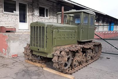 zaporozhskij-muzej-tehniki-popolnilsya-edinstvennym-v-svoem-rode-traktorom-1.jpg