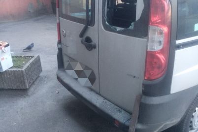 zaporozhskomu-aktivistu-razbili-avto-poka-on-byl-v-kino.jpg