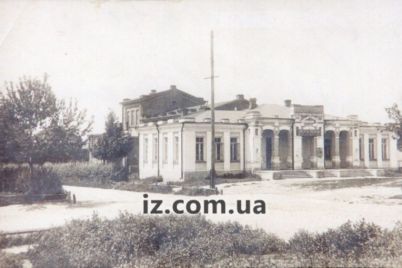 zaporozhskomu-gorsovetu-ispolnilos-100-let-kak-menyalsya-gorod-pri-stalinskih-slugah-naroda.jpg