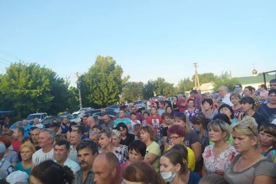 zhiteli-zaporozhskoj-oblasti-perekryli-trassu-v-znak-protesta-foto.jpg